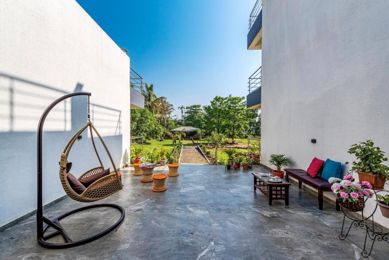 Saffronstays Lakeview Nivara - Farm With Private Pool Near Holiday home Pune