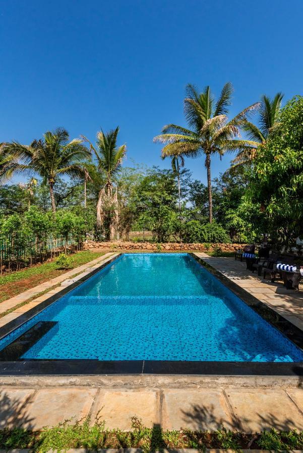 Saffronstays Lakeview Nivara - Farm With Private Pool Near Holiday home *