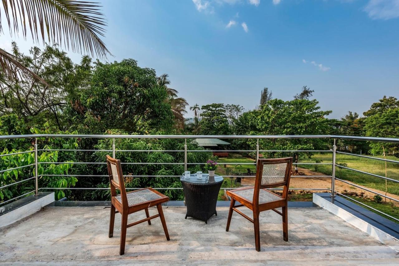 Saffronstays Lakeview Nivara - Farm With Private Pool Near Holiday home *