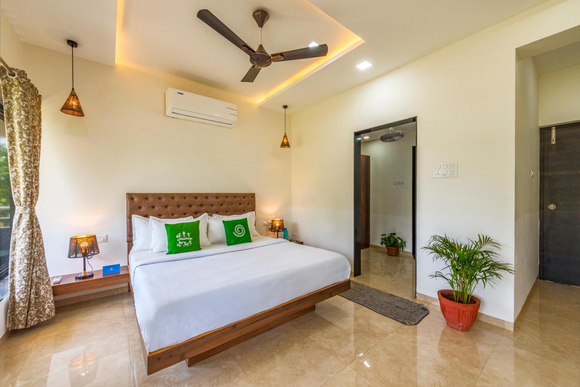 Saffronstays Lakeview Nivara - Farm With Private Pool Near Holiday home Pune