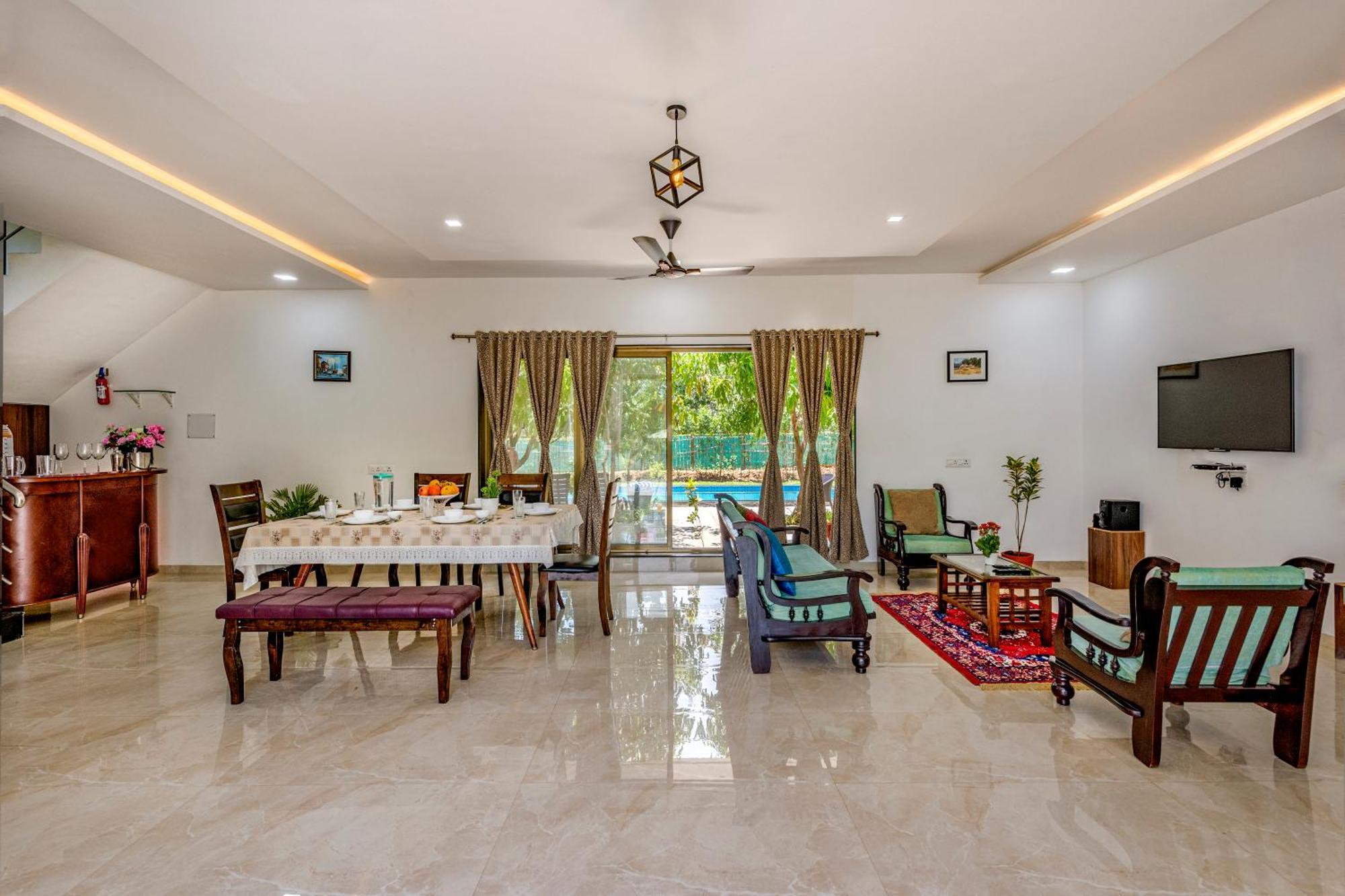 Holiday home Saffronstays Lakeview Nivara - Farm With Private Pool Near Pune
