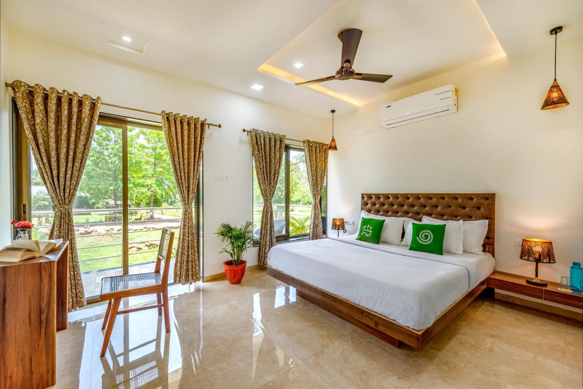 Saffronstays Lakeview Nivara - Farm With Private Pool Near Pune