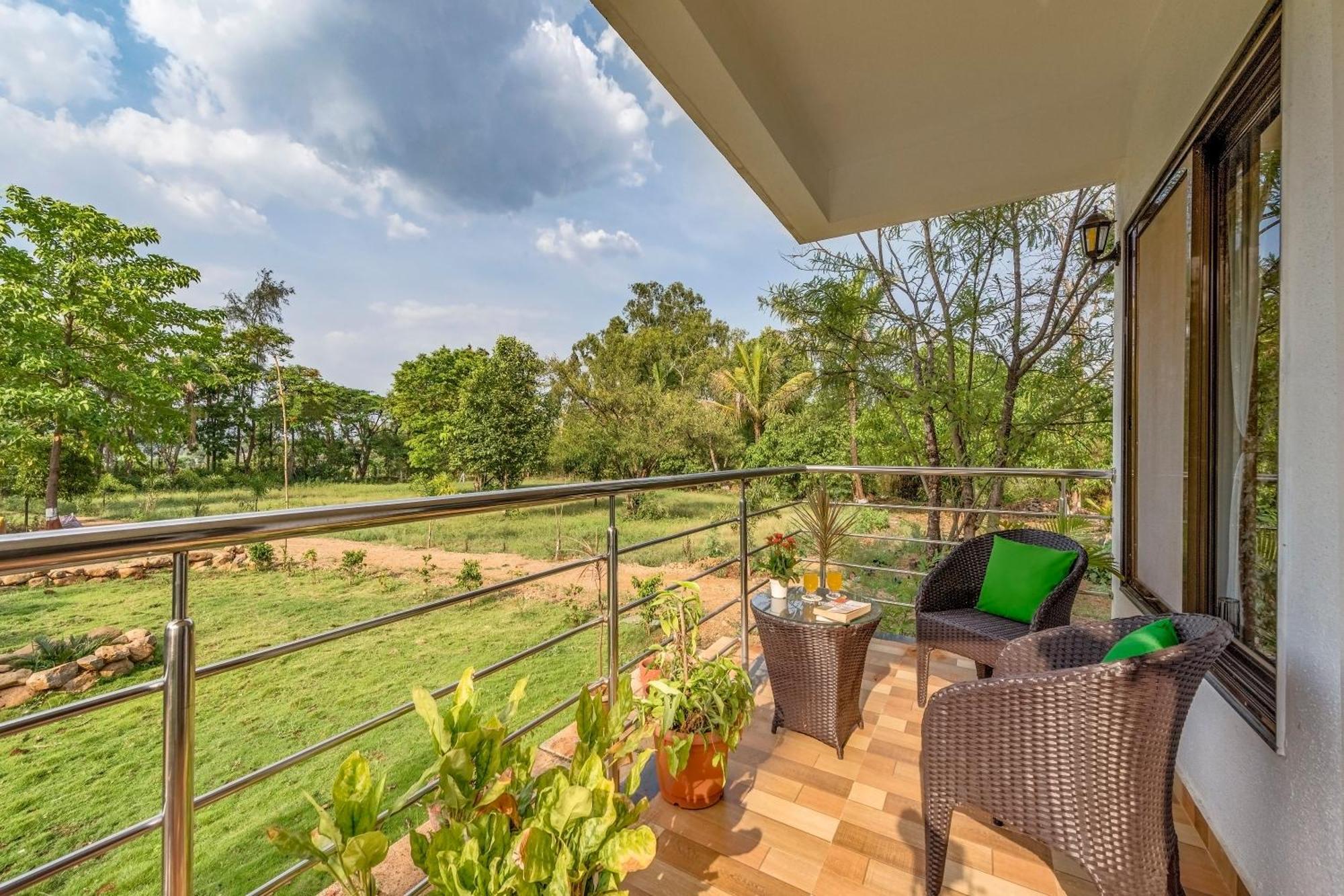 Saffronstays Lakeview Nivara - Farm With Private Pool Near Pune